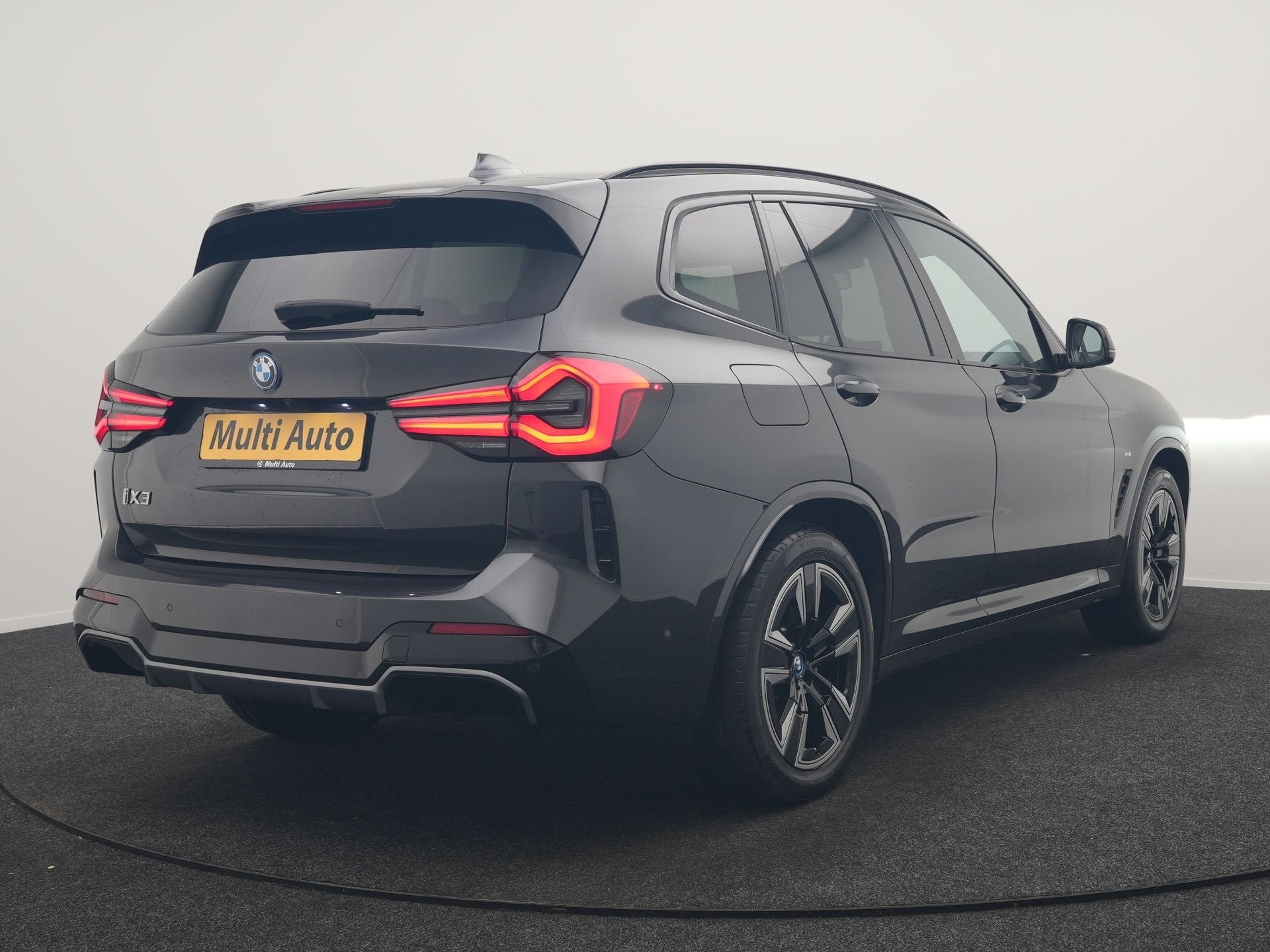 BMW iX3 M Sport 80 kWh 286pk Dealer O.H. | Panodak | Adaptiv, Achterwielaandrijving, Gebruikt, 80 kWh, 2155 kg