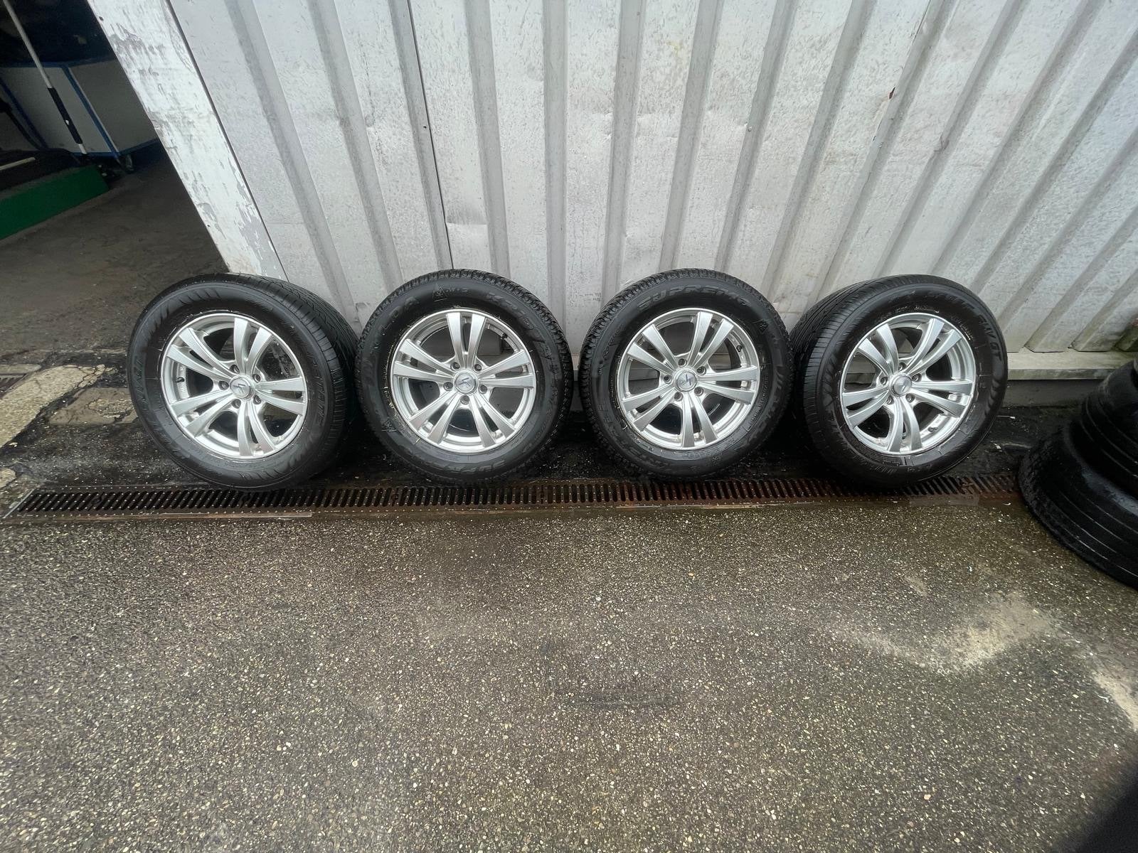 Hyundai Tucson Banden en Velgen 235/60 R16, Gebruikt, 16 inch, Banden en Velgen, Ophalen of Verzenden