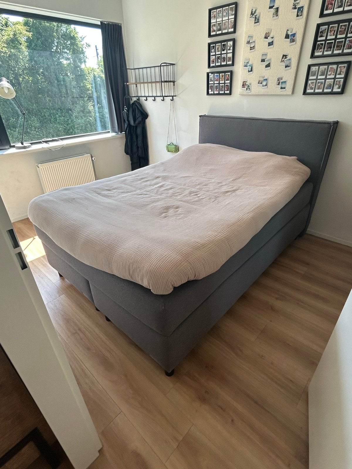 Norma boxspring 140x200 cm - Grijs, Ophalen, 140 cm, Zo goed als nieuw, Twijfelaar