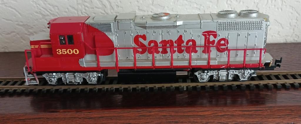 HO Scale Life-Like Sante Fe 3500 Locomotive, Zo goed als nieuw, Analoog, Ophalen, Overige merken