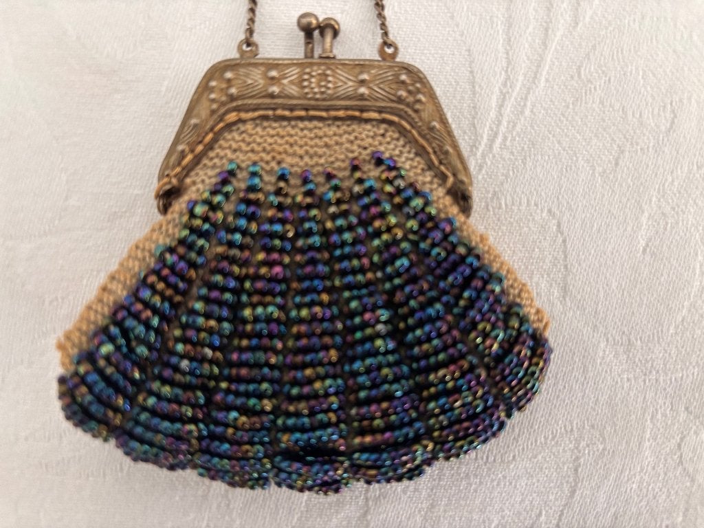Antiek beursje /  kralentasje met verzilverde beugel., Antiek en Kunst, Ophalen of Verzenden, Dames