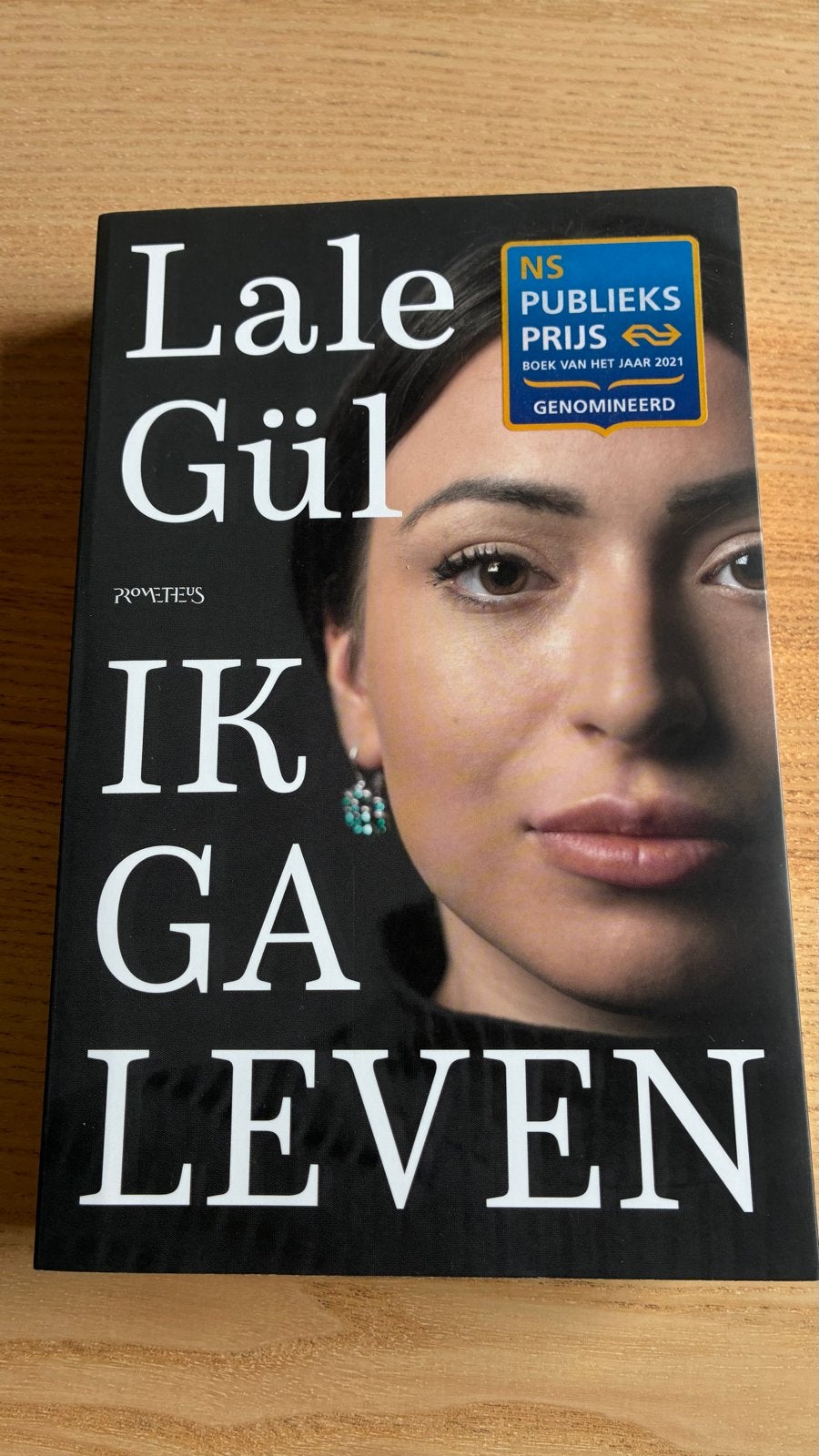 Lale Gül - Ik ga leven (NS Publieksprijs genomineerd), Boeken, Ophalen of Verzenden, Zo goed als nieuw, Nederland