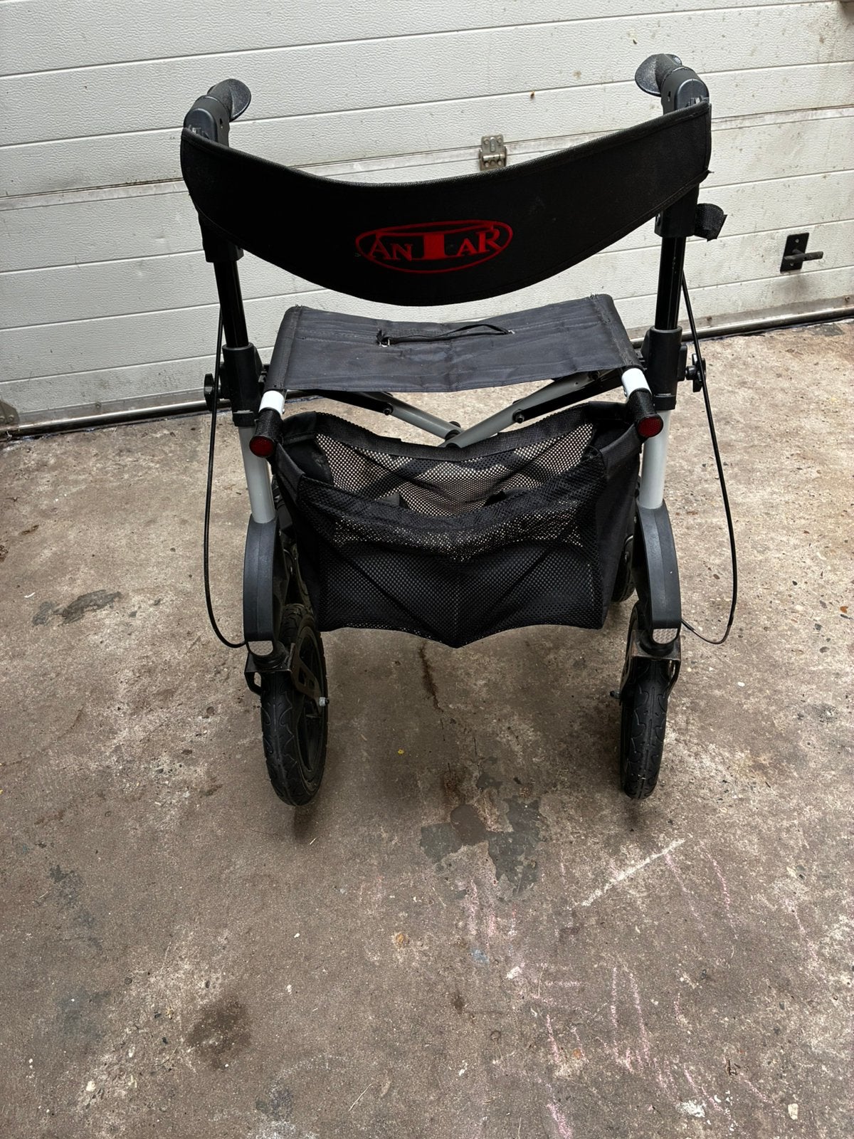 Rollator Antar zeer netjes, Ophalen, Zo goed als nieuw, Duwrolstoel