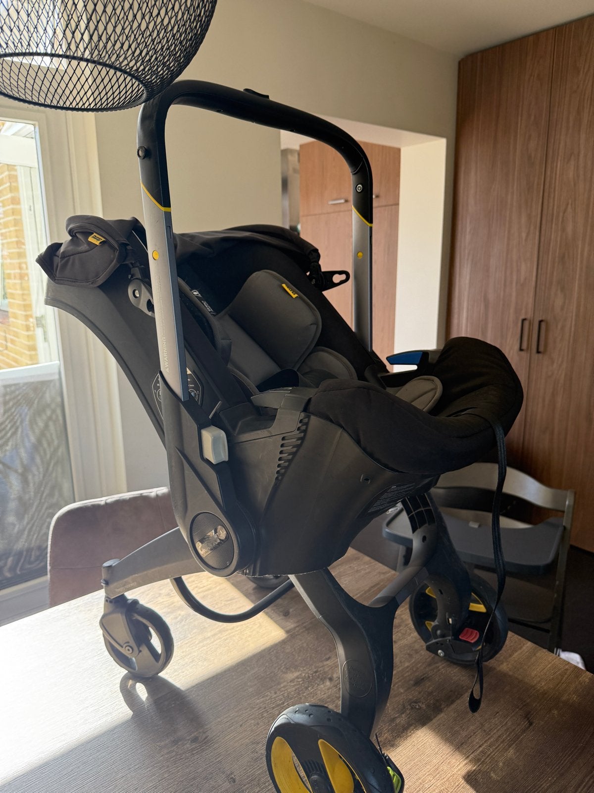 Doona autostoel met geïntegreerde kinderwagen en accessoires, Zijbescherming, 0 t/m 13 kg, Ophalen, Overige merken