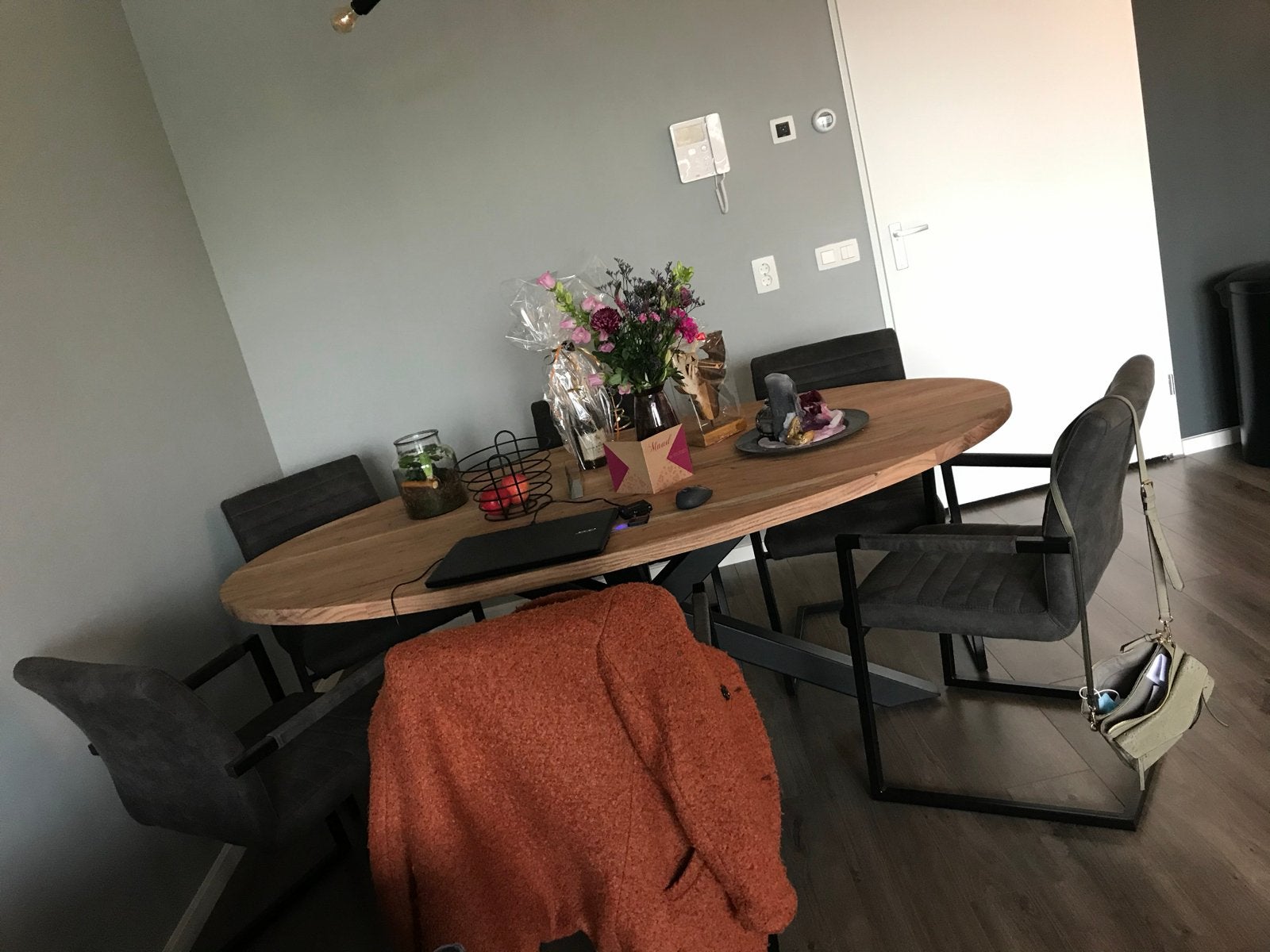 Ovale eettafel massief acaciahout 200cm met zwart metalen po, 150 tot 200 cm, 200 cm of meer, Ophalen of Verzenden, Zo goed als nieuw