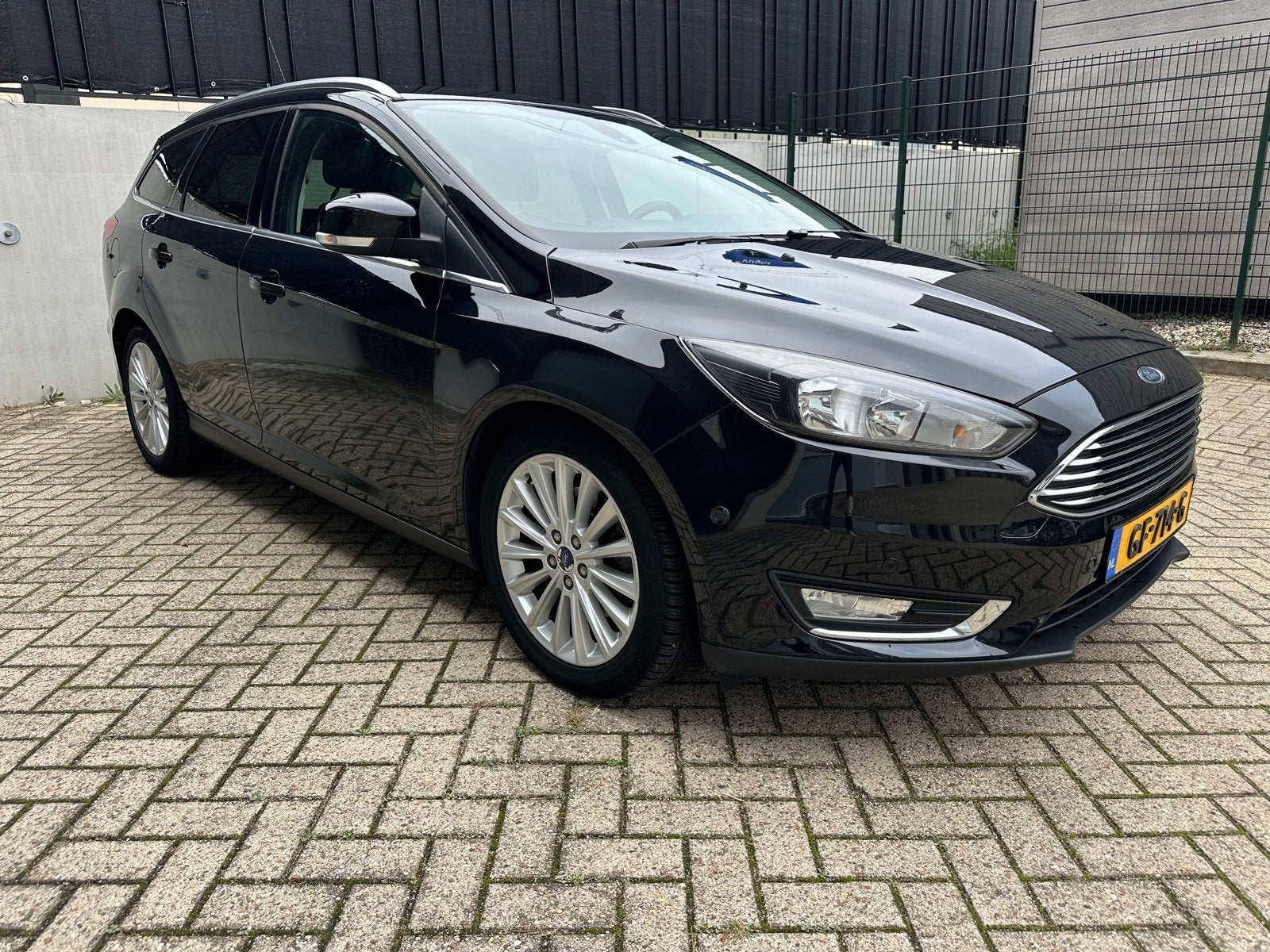 Ford Focus 1.5 Ecoboost 110KW Wagon AUT 2015 Zwart, Auto's, Stof, 1498 cc, 4 cilinders, Zwart