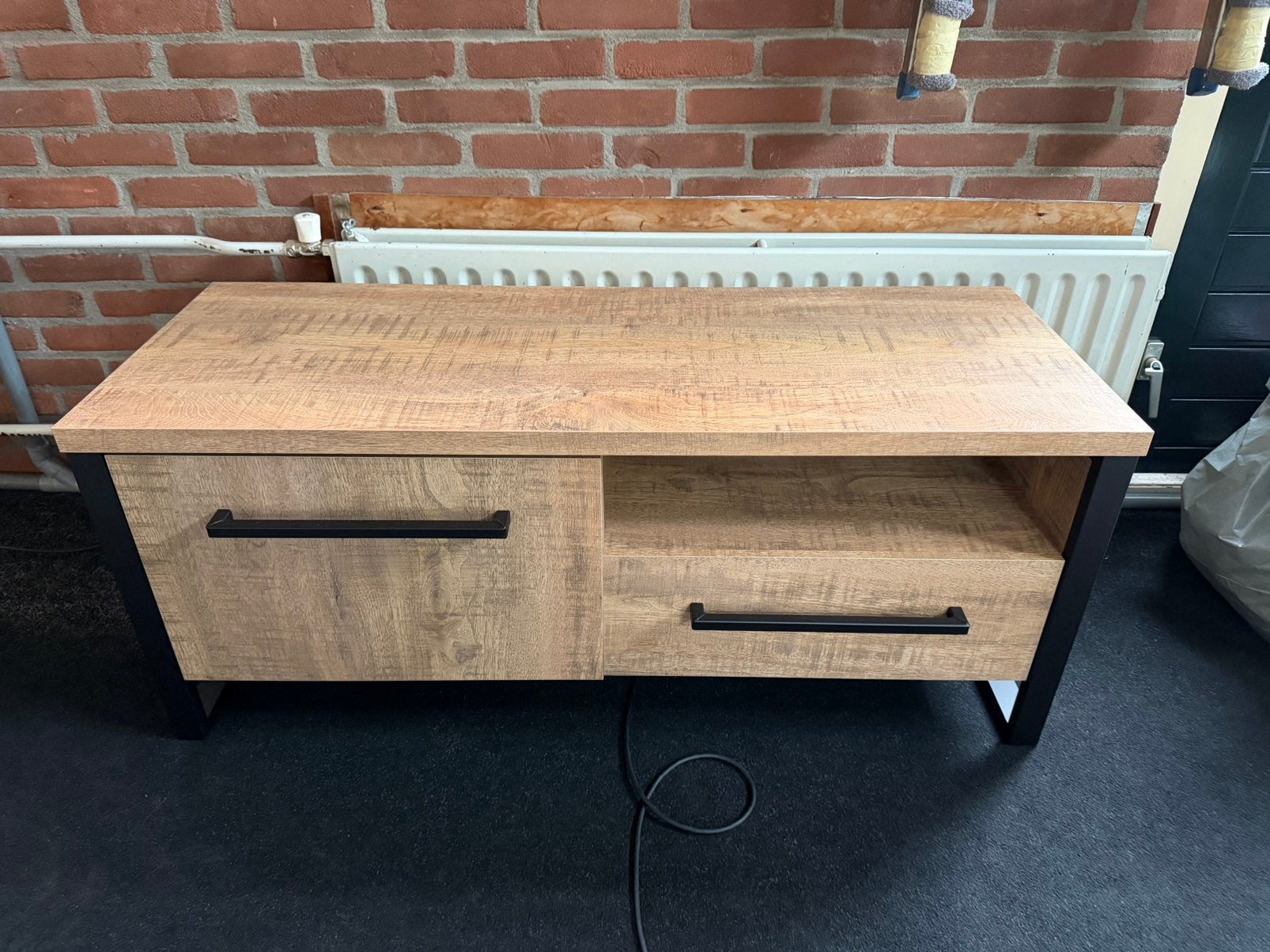 Tv-meubel in goede staat – slechts 8 maanden oud, Ophalen, 100 tot 150 cm, Zo goed als nieuw, Minder dan 100 cm