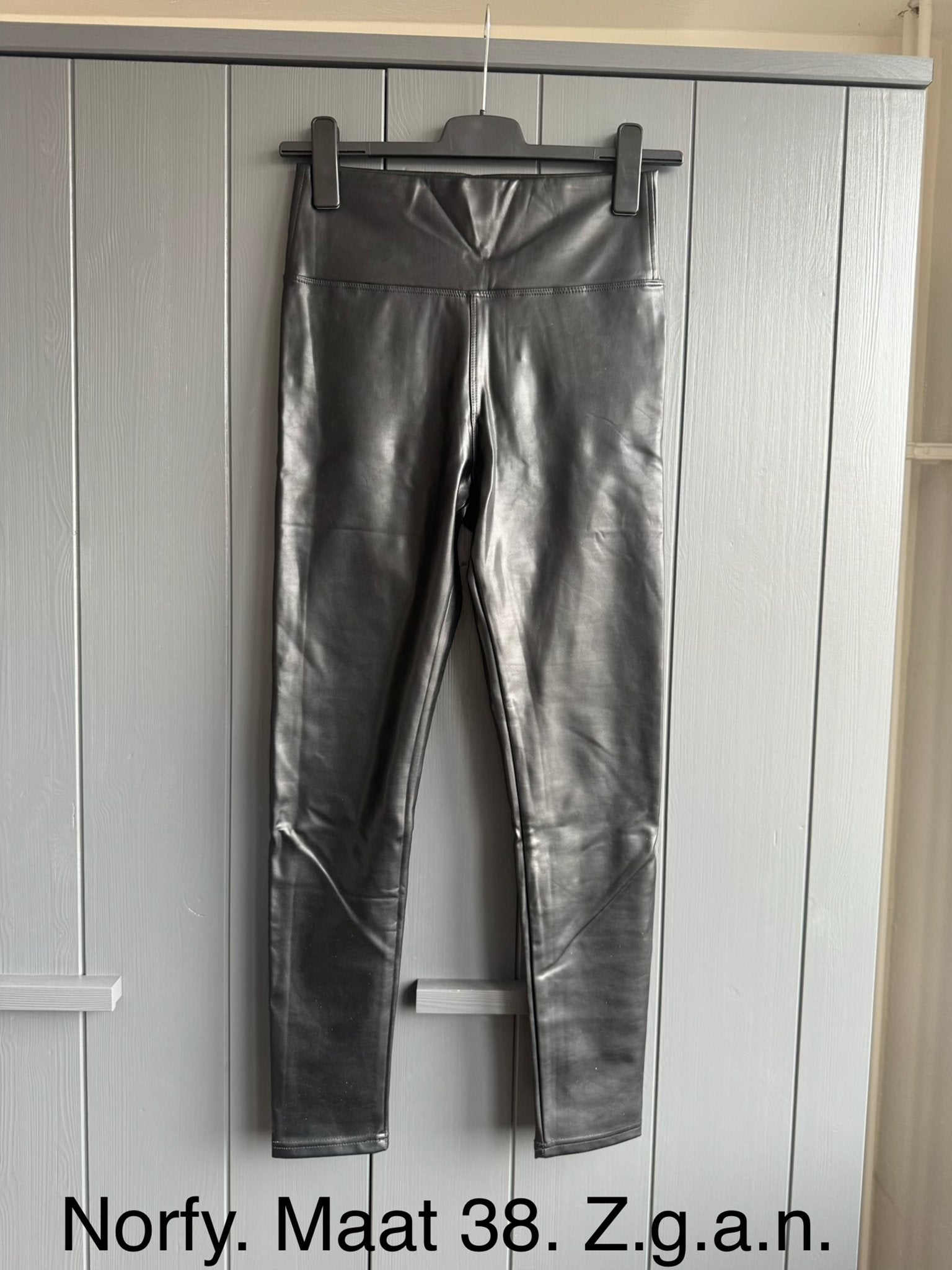 Norfy Zwarte Faux Leren Legging Maat 38, Kleding | Dames, Maat 38/40 (M), Zwart, Ophalen of Verzenden, Zo goed als nieuw