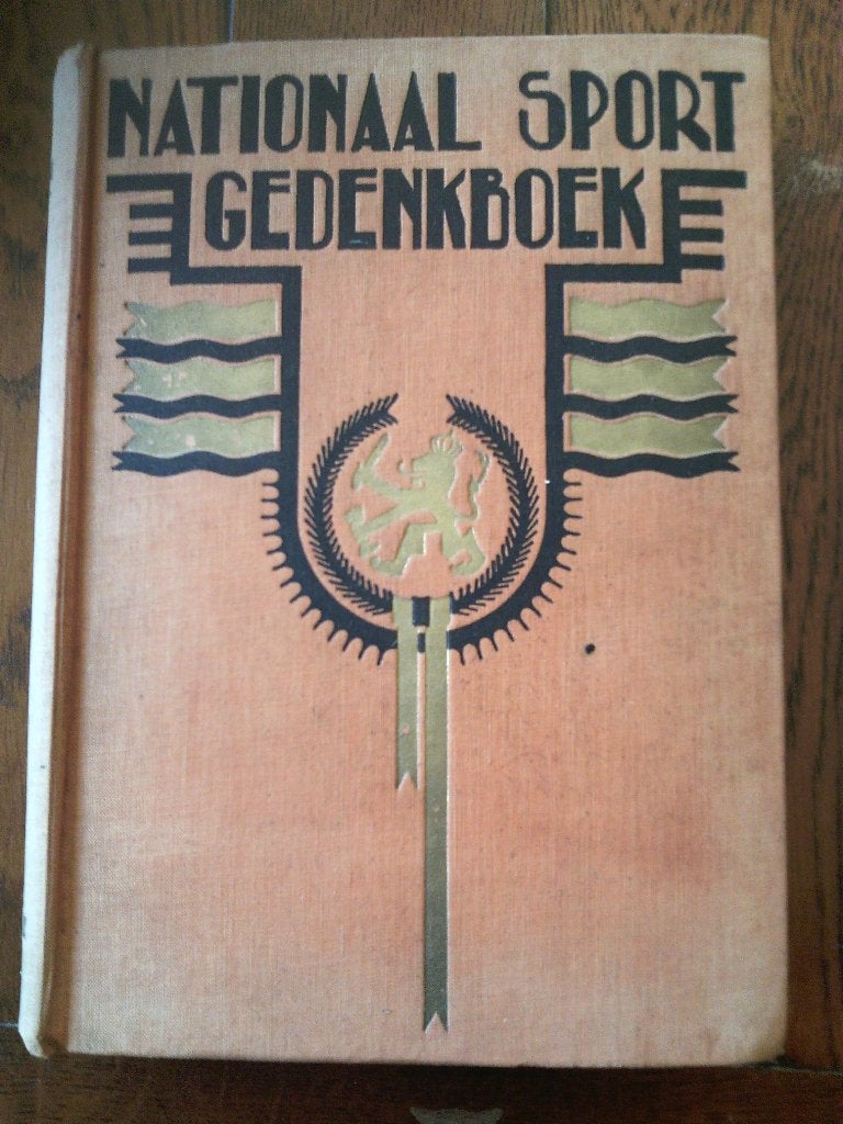 sportboek Nationaal Sport gedenkboek, Ophalen of Verzenden, Gelezen, Overige sporten