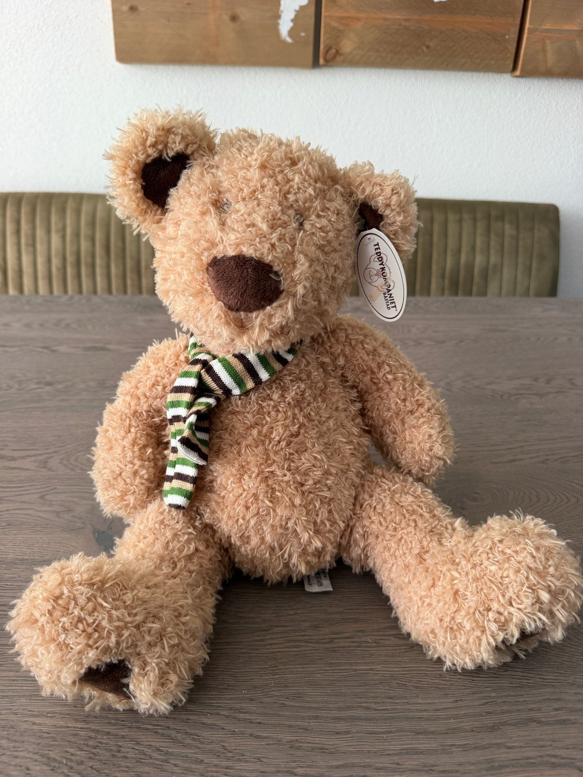 Teddykompaniet Morgan Teddybeer met sjaal - Nieuw, Overige merken, Beer, Nieuw, Ophalen of Verzenden