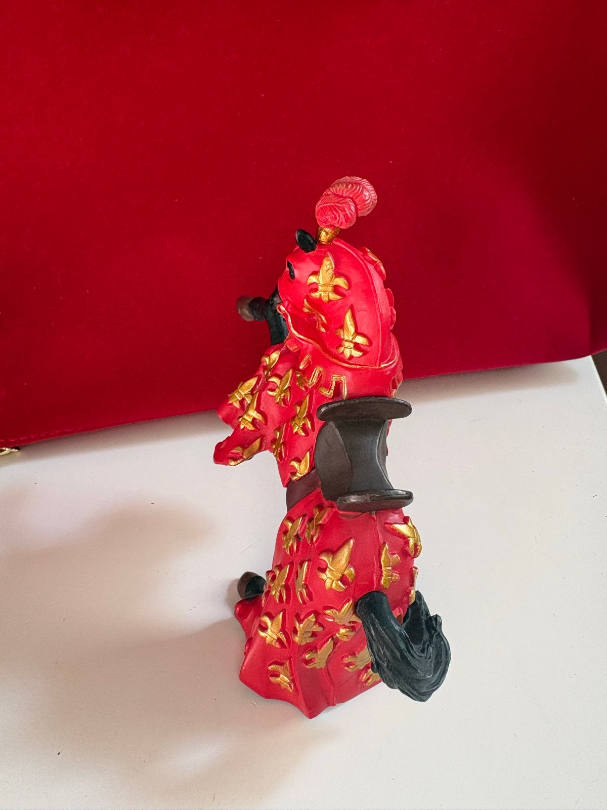 Paard van ridder rood met gouden lelies, Ophalen of Verzenden, Gebruikt