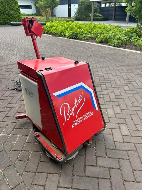 Mag nu snel weg! Oldtimer Baptista Kerkgebouw schrobmachine, Ophalen, Gebruikt