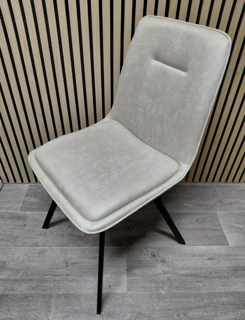 Set van 4 Nieuwe eetkamerstoelen -  Nieuw, Huis en Inrichting, Stoelen, LaVe Outlet, Nieuw, Ophalen of Verzenden, Vier