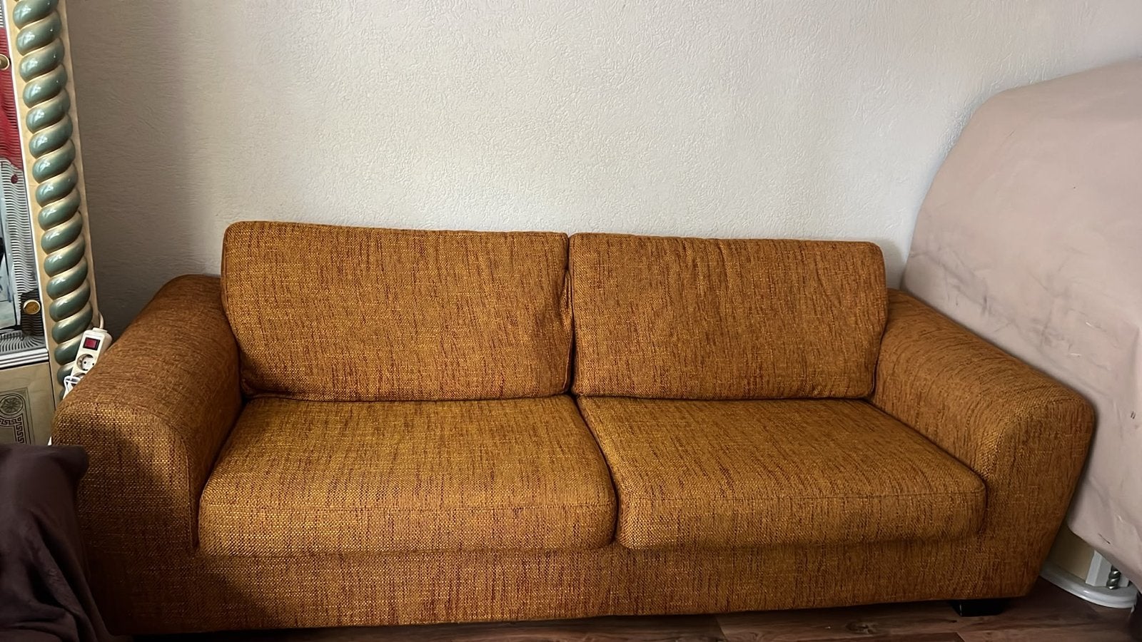 Comfortabele 2-zitsbank in warme oranje tint, Ophalen, Gebruikt, 150 tot 200 cm, Tweepersoons
