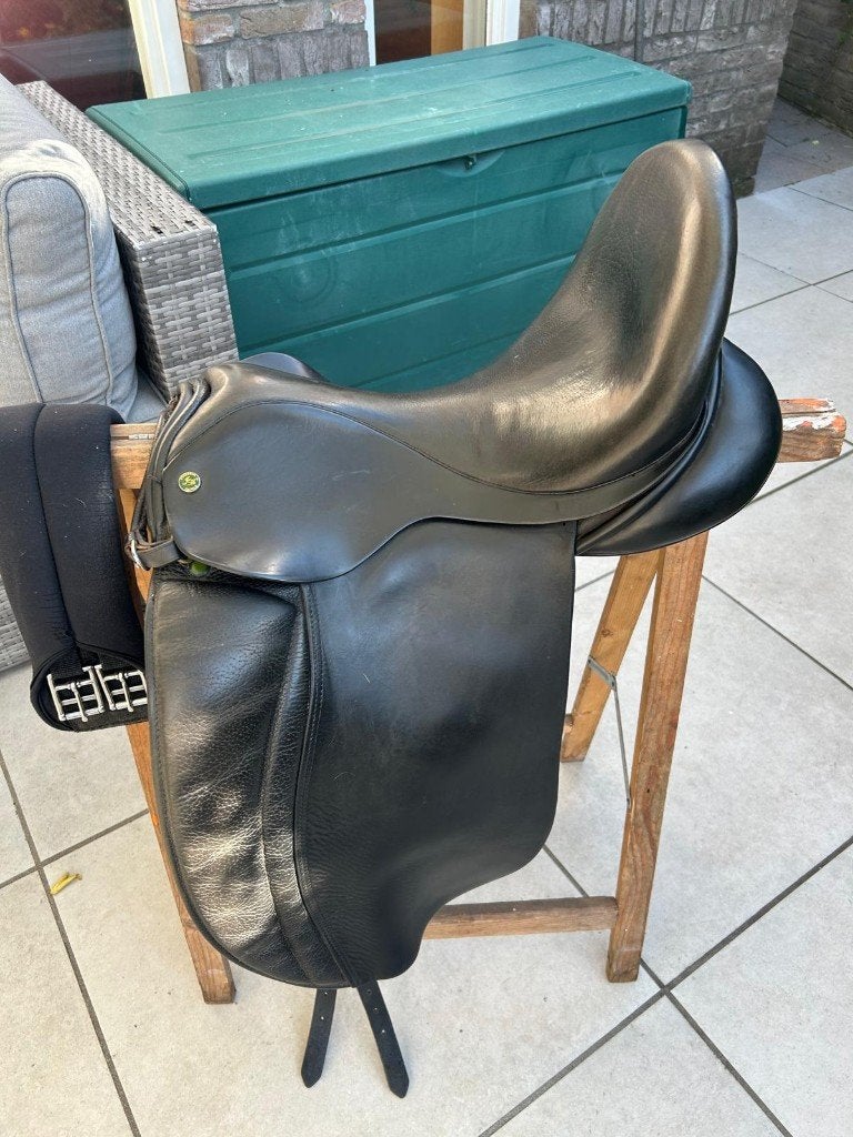 Hulsebos zadel in perfecte staat., Hulsebos, Gebruikt, Dressuur, Speciale kussens