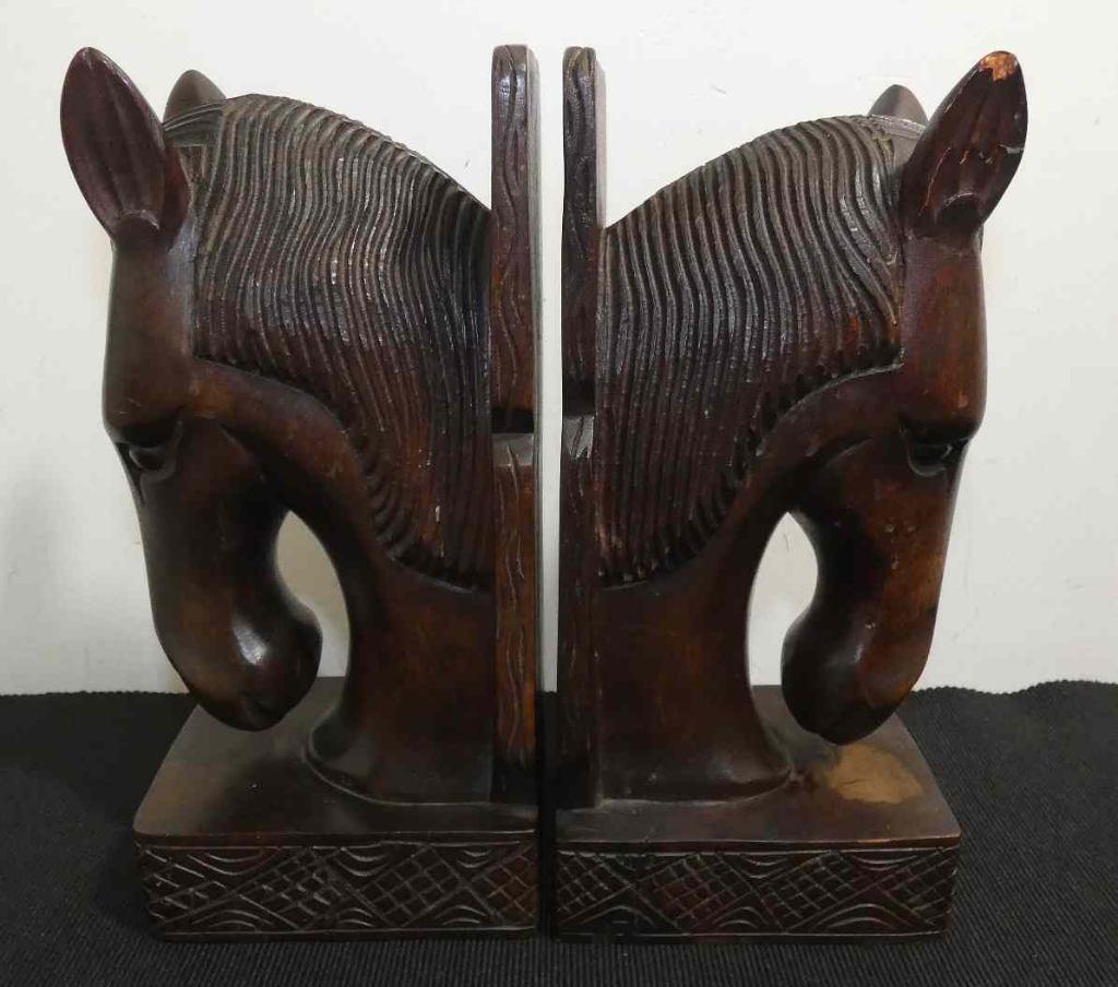 Houten boekensteunen met paarden hoofd [1105], Ophalen