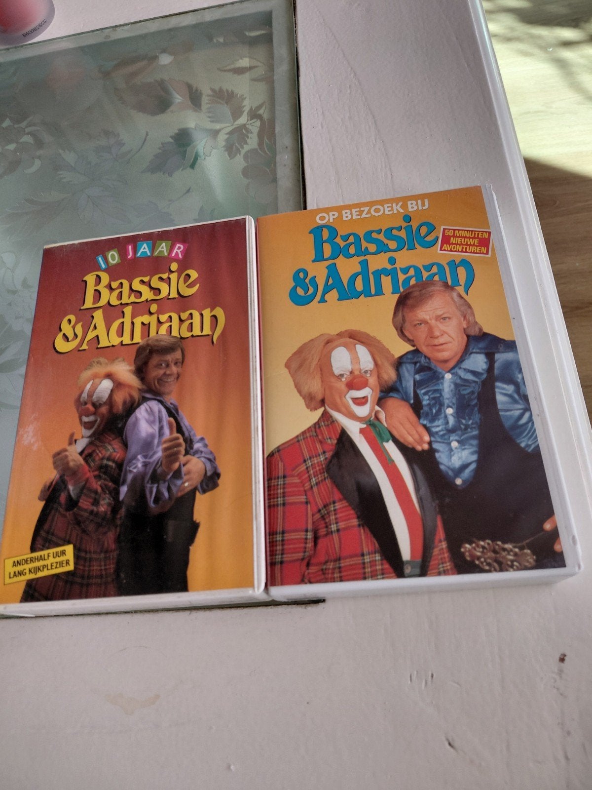 10 Jaar Bassie en Adriaan & Op Bezoek bij B&A. CNR VHS., Cd's en Dvd's, Ophalen of Verzenden, Gebruikt, Kinderprogramma of -film