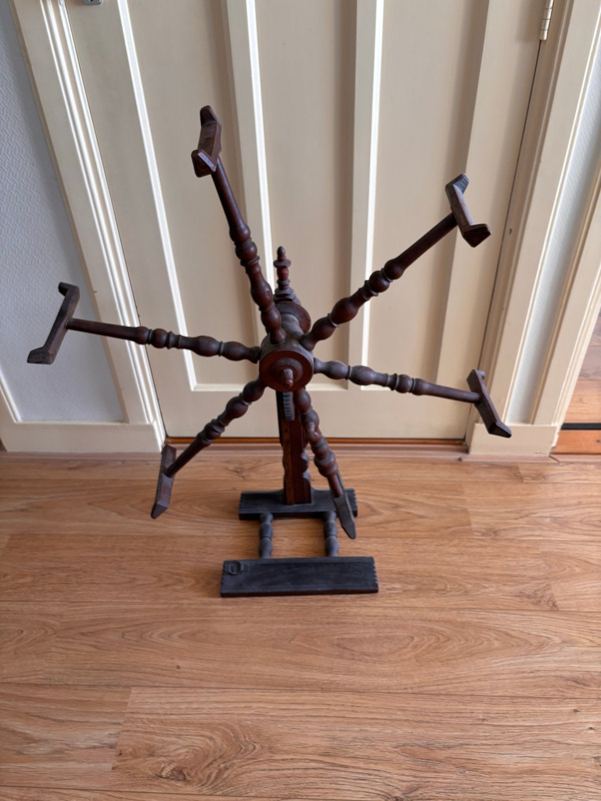 Antiek houten spinnewiel - Decoratief en functioneel, Hobby en Vrije tijd, Spinnewielen en Spinnen, Ophalen, Gebruikt, Spinnewiel