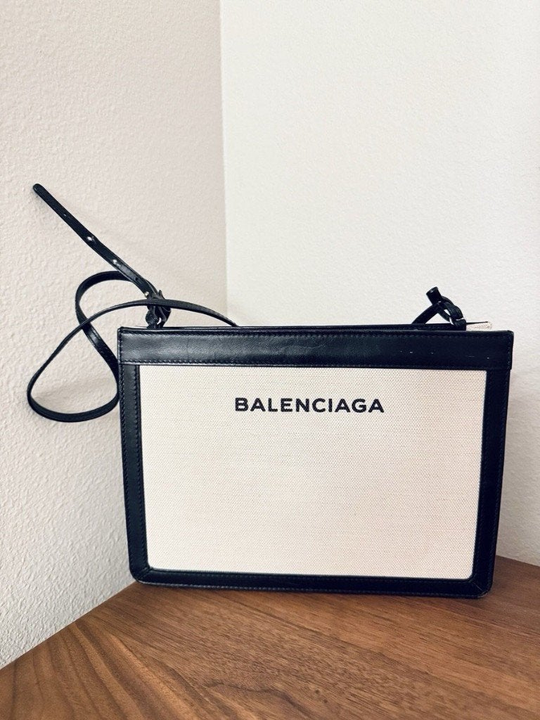 Balenciaga Navy Pochette Shoulder Bag (unisex), Sieraden, Tassen en Uiterlijk, Ophalen of Verzenden, Nieuw, Blauw, Schoudertasje
