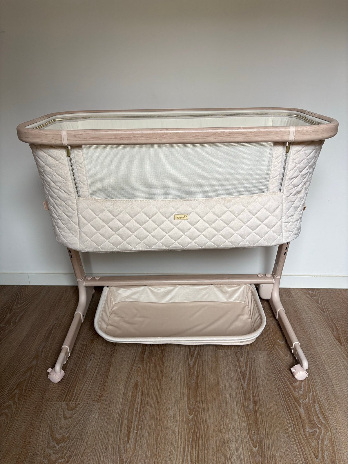Qute Q-wiggLe Electric Co-Sleeper Wieg - Zo goed als nieuw, Kinderen en Baby's, Ophalen, Zo goed als nieuw, Wieg