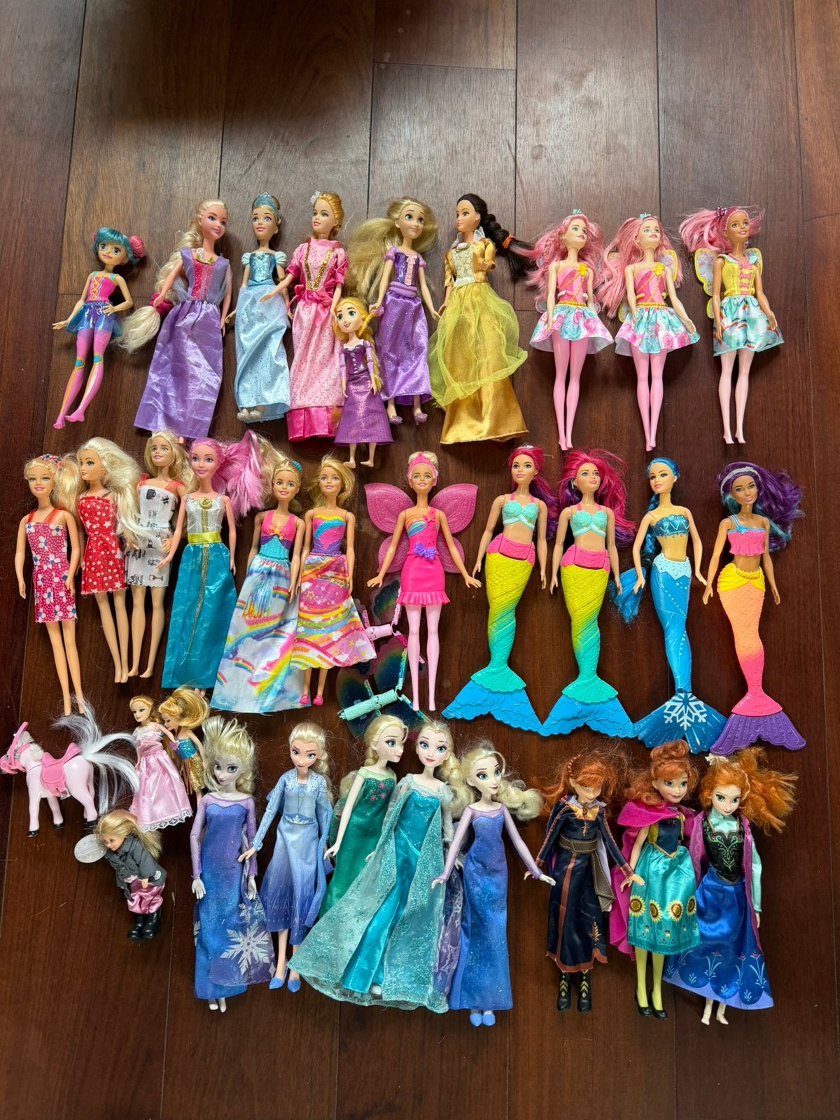 Barbies met auto, bed, schommel en accessoires, Ophalen, Gebruikt, Toebehoren