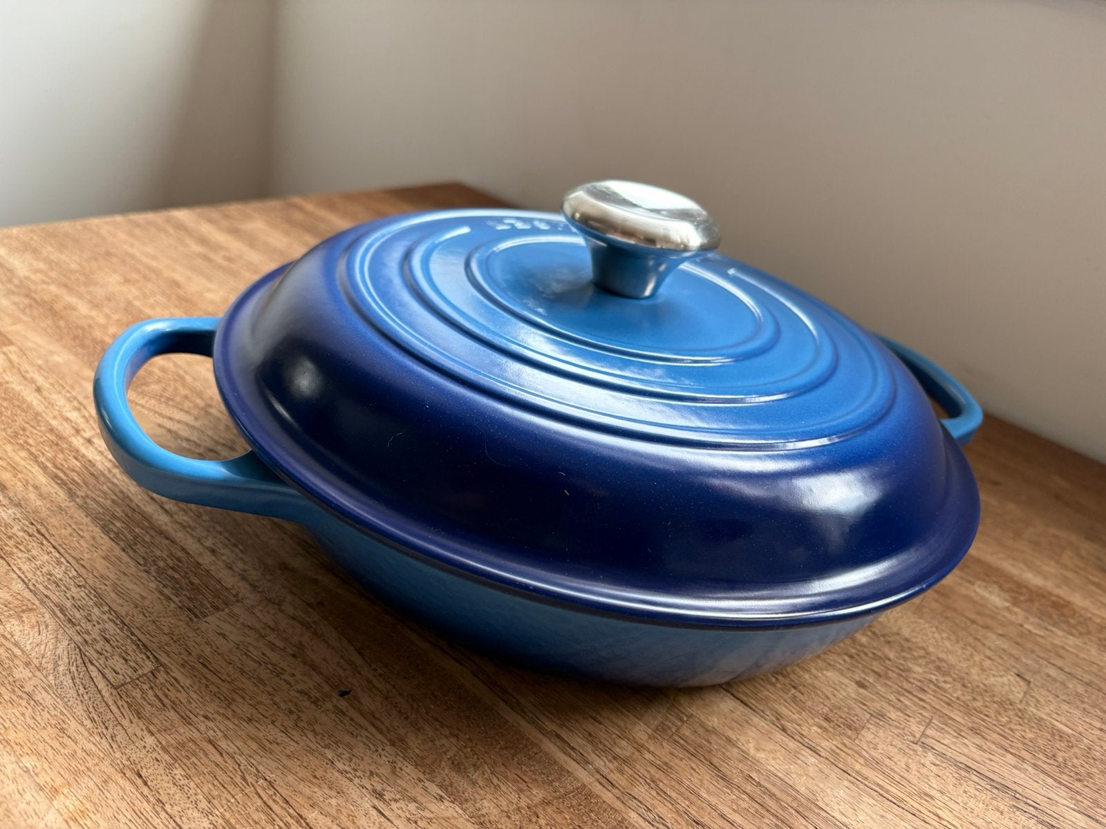 Le Creuset Champagnard 26cm azure blauw, Huis en Inrichting, Keuken | Potten en Pannen, Gebruikt, Le Creuset, Ophalen of Verzenden