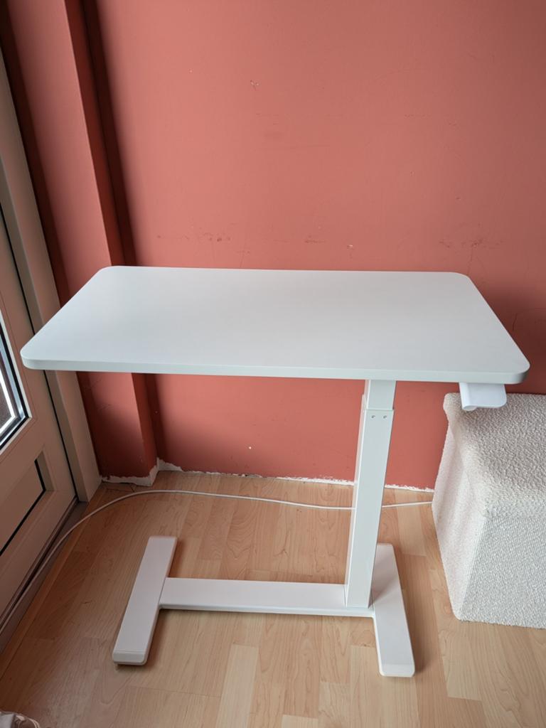 Ikea Bollsidan laptoptafel, wit, hoogte verstelbaar. Nieuw!, Huis en Inrichting, Tafels | Bijzettafels, Ophalen, Overige materialen