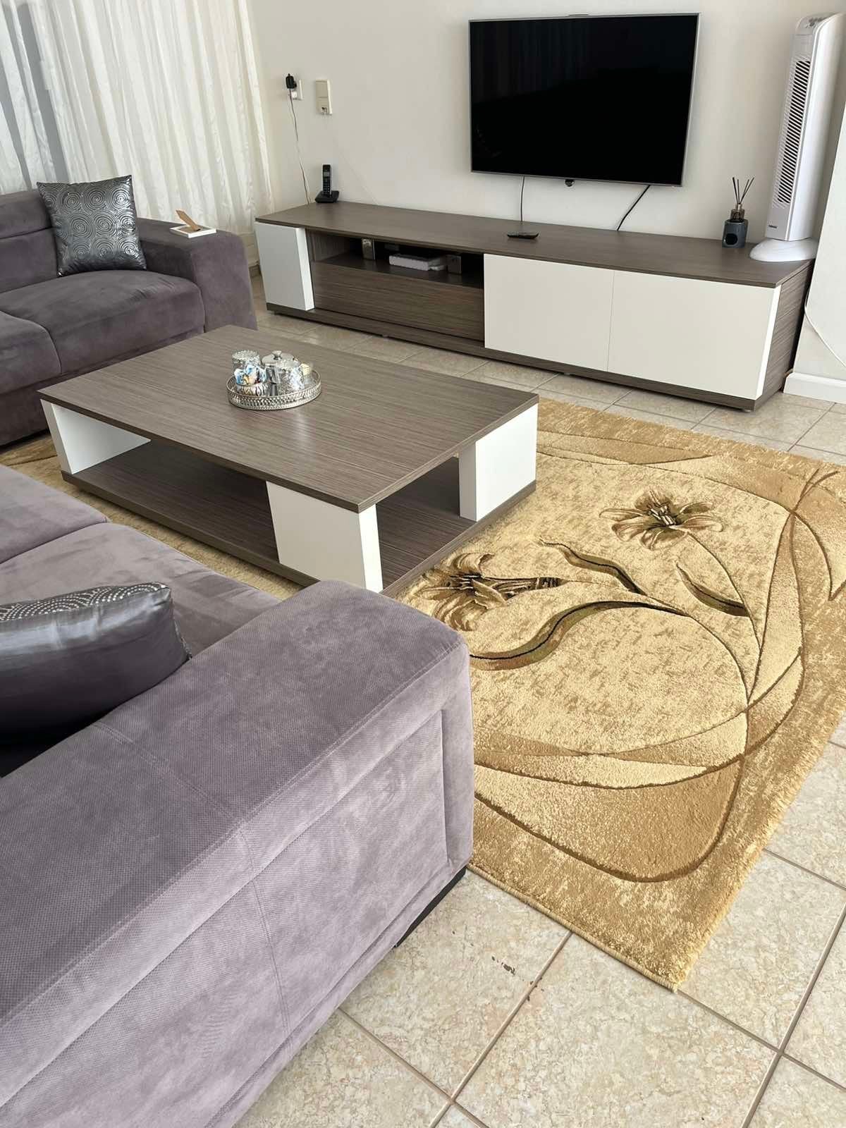 Complete inboedel: salontafel, tv-meubel, eettafel,stoelen, Huis en Inrichting, Complete inboedels, Ophalen