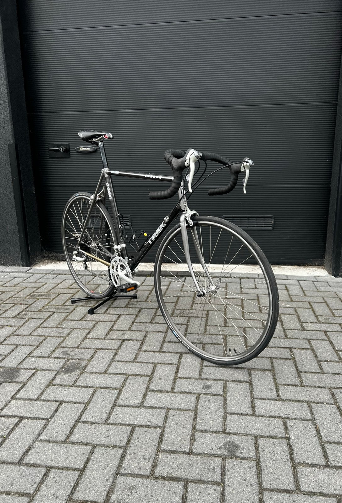 Trek 2300 carbon racefiets zwart 105 Shimano schwalbe lugano, Overige merken, 28 inch, Carbon, 10 tot 15 versnellingen