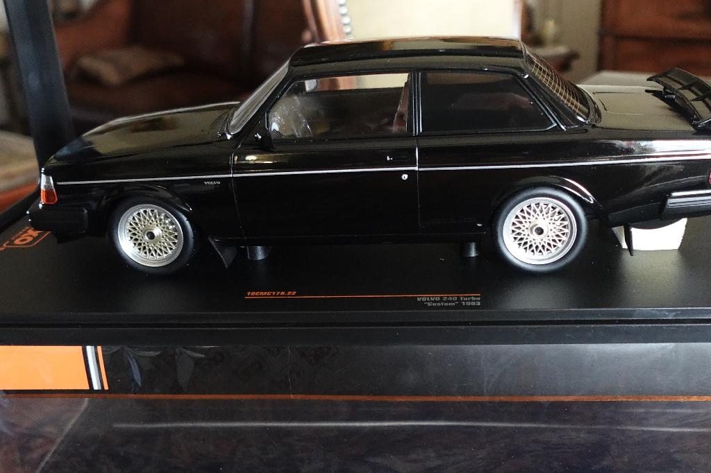 ZEER MOOIE VOLVO 240 TURBO  CUSTOM 1983 IX MODELS IN OVP, Ophalen of Verzenden, Zo goed als nieuw, Auto, Overige merken