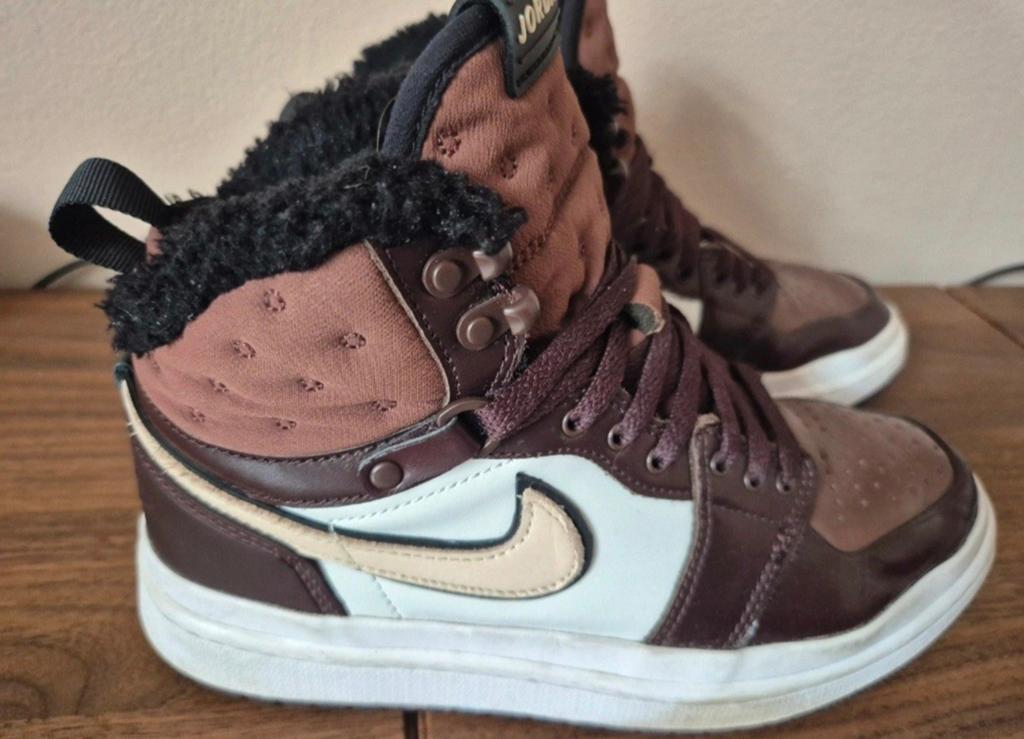 Nike Jordan Mid Maat 39, Ophalen of Verzenden