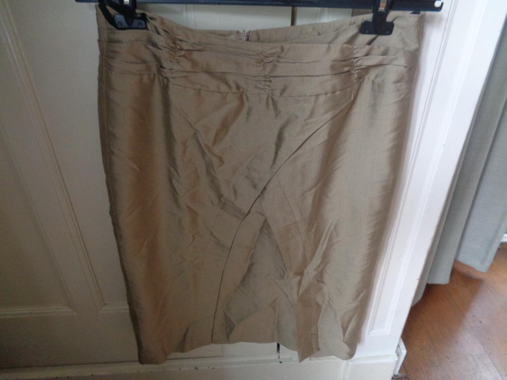 SCARVA glans rok: mt 40., Kleding | Dames, Rokken, Maat 38/40 (M), Scarva, Beige, Ophalen of Verzenden