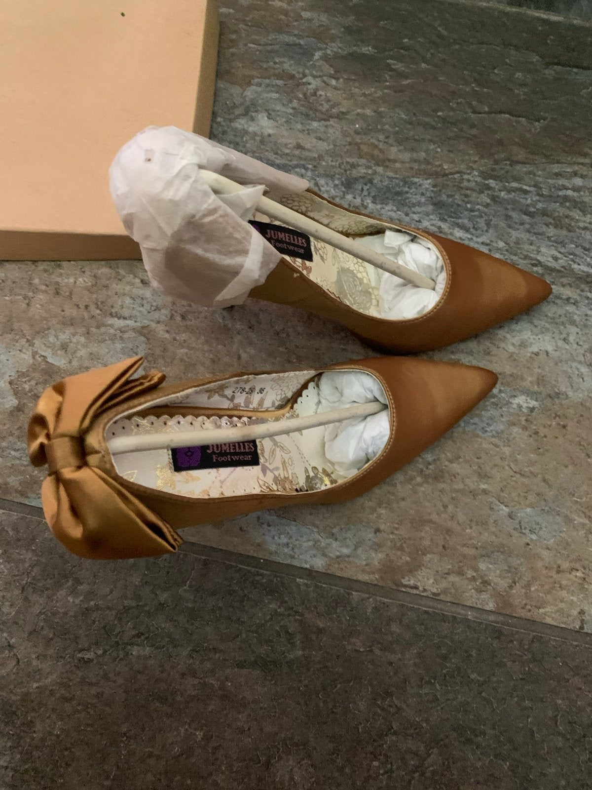 Nieuwe Mosterdkleurige Naaldhakken Maat 36, Ophalen of Verzenden, Nieuw, Geel, Schoenen met hoge hakken