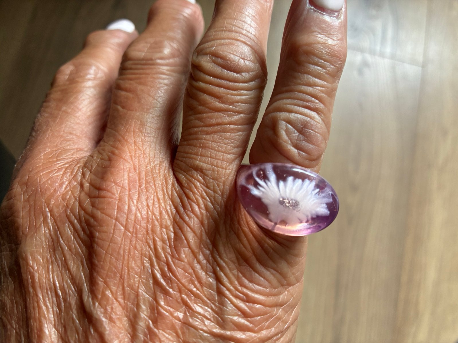 Stijlvolle lila harsring met bloem-glinstering maat 18 mm, Sieraden, Tassen en Uiterlijk, Ringen, Met kristal, 18 tot 19, Kunststof