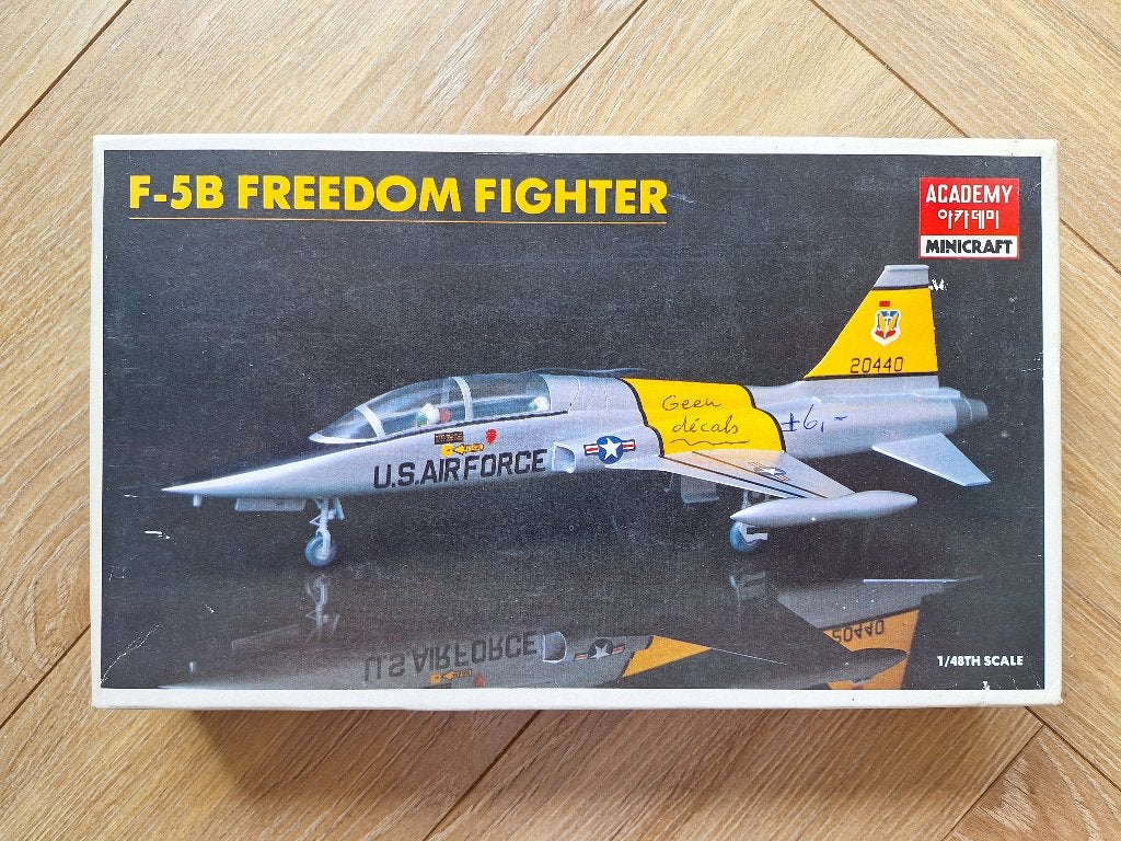 1:48 / 1/48 Academy F-5B Freedom Fighter (Sprues sealed), Overige merken, Ophalen of Verzenden, Zo goed als nieuw, Groter dan 1:72