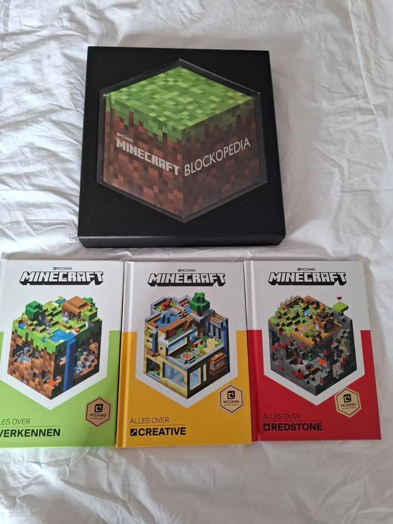 Minecraft boeken set - Blockopedia en 3 gidsen, Boeken, Ophalen of Verzenden, Zo goed als nieuw, Non-fictie