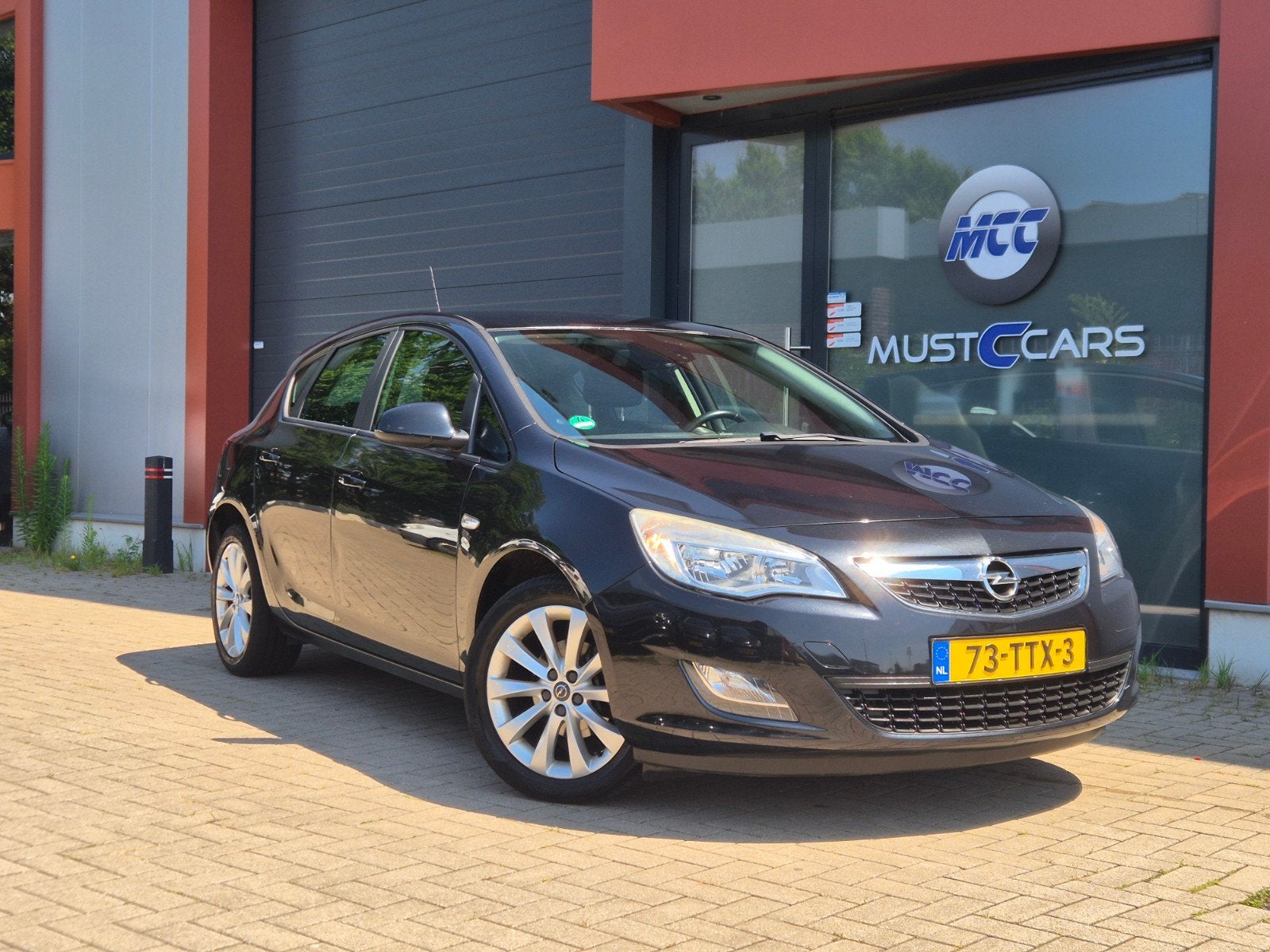 Opel Astra 1.4T Anniversary/ORG.NL/NAP/AIRCO/HALFLEER/CRUISE, Auto's, Voorwielaandrijving, 4 cilinders, Leder en Stof, Zwart