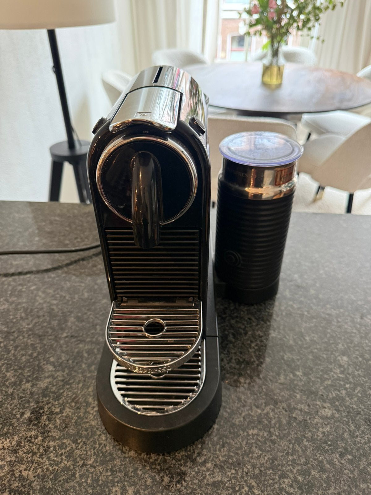 Nespresso CitiZ & Milk zwart + Aeroccino melkopschuimer, Ophalen, Zo goed als nieuw, Koffiemachine