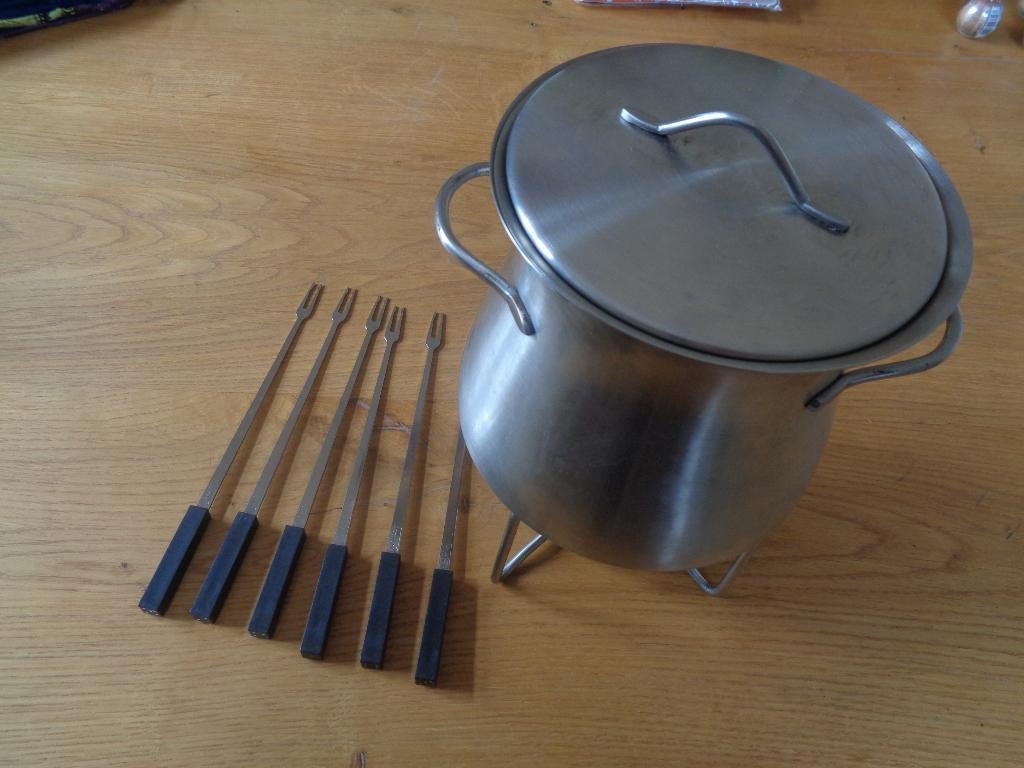 BODUM fondue set:6 stokjes,pan,brander,houder +6 GIEN borden, Ophalen of Verzenden, Zo goed als nieuw, Brander, Fonduepan