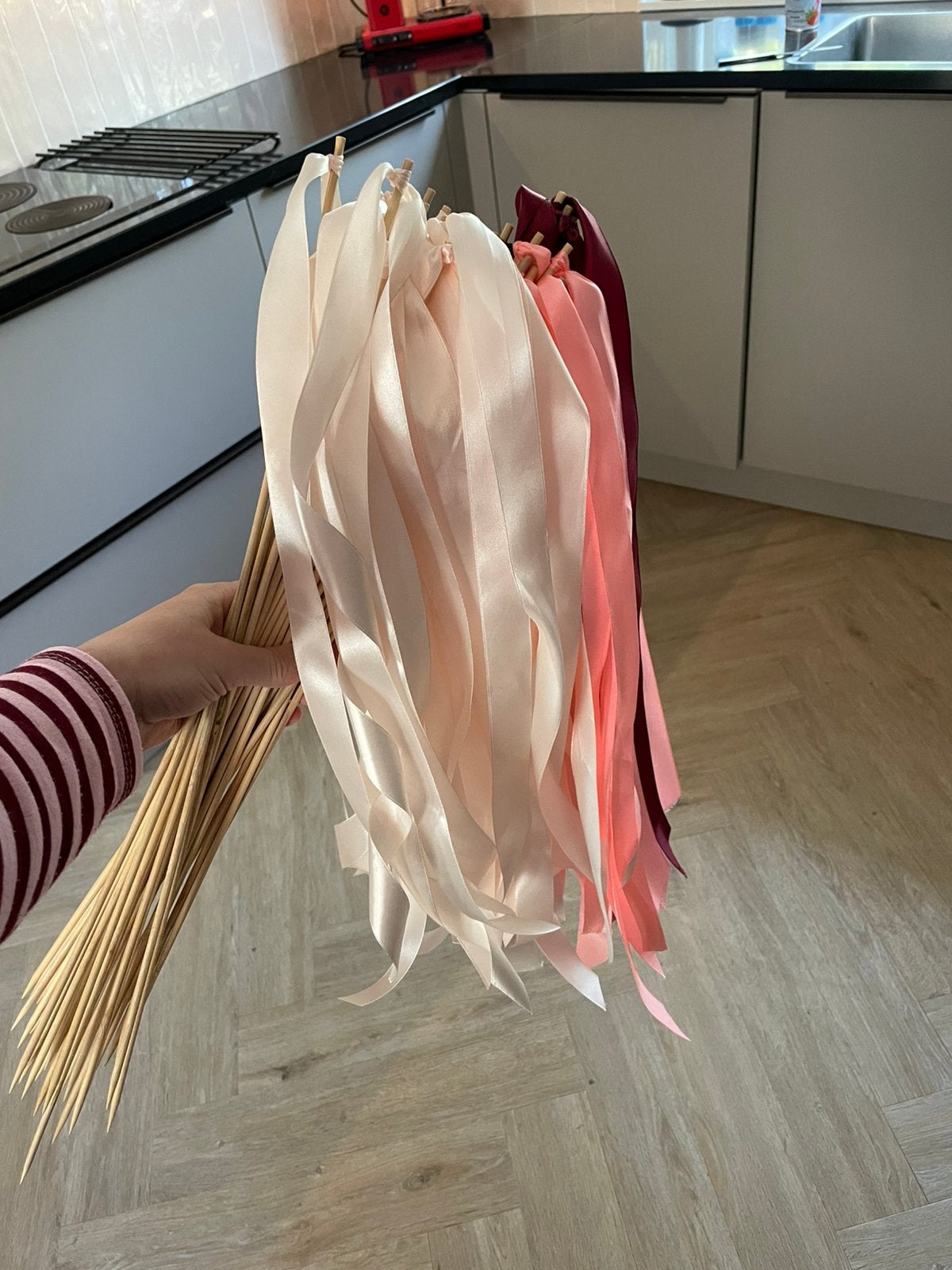 37 zwaaistokjes bruiloft roze creme bordeaux, Ophalen of Verzenden, Zo goed als nieuw, Versiering, Geboorte of Huwelijk