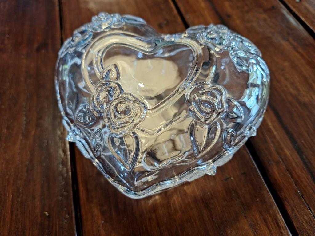Glazen Bonbonschaal in Hartvorm met Roosjes., Ophalen of Verzenden, Zo goed als nieuw, Glas, Klassiek
