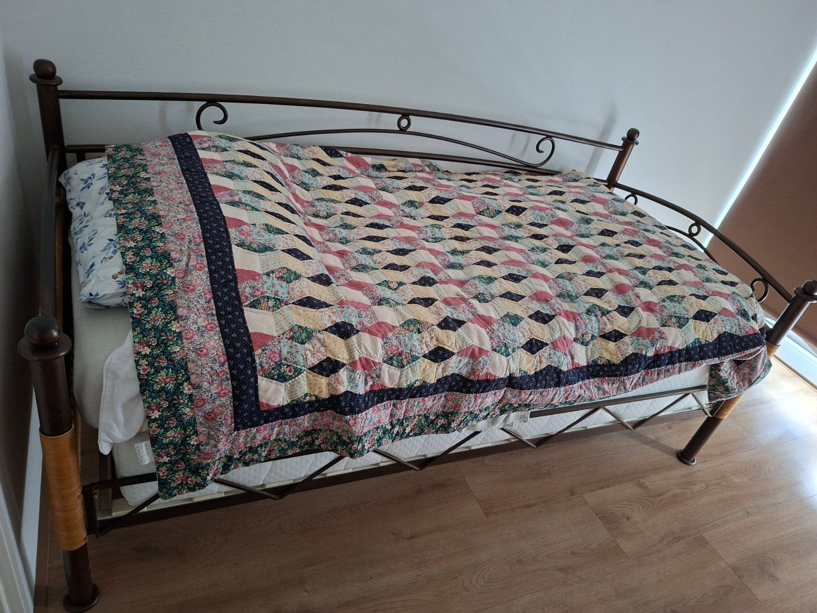 Metalen met rieten bedframe 90x 200cm, Huis en Inrichting, Ophalen, Gebruikt, 90 cm, Eenpersoons