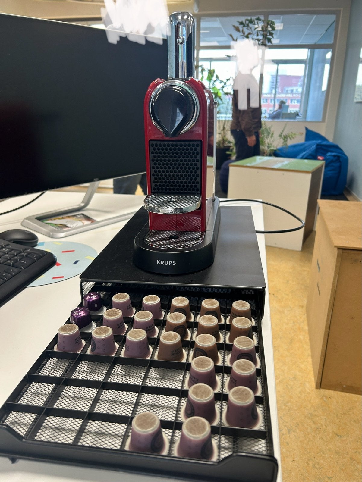 Krups Nespresso Essenza Mini met capsulehouder