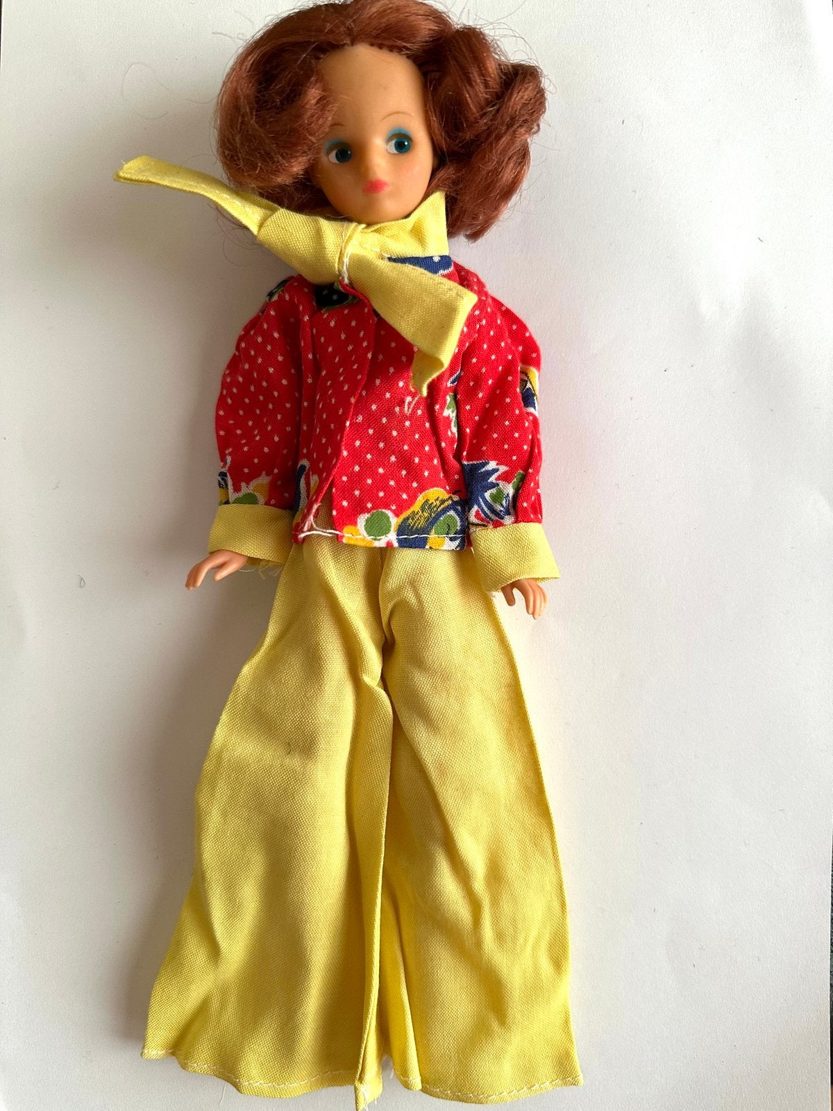 Daisy outfit - gele wijde broek en rood jasje - Mary Quant, Verzenden, Gebruikt, Kleertjes