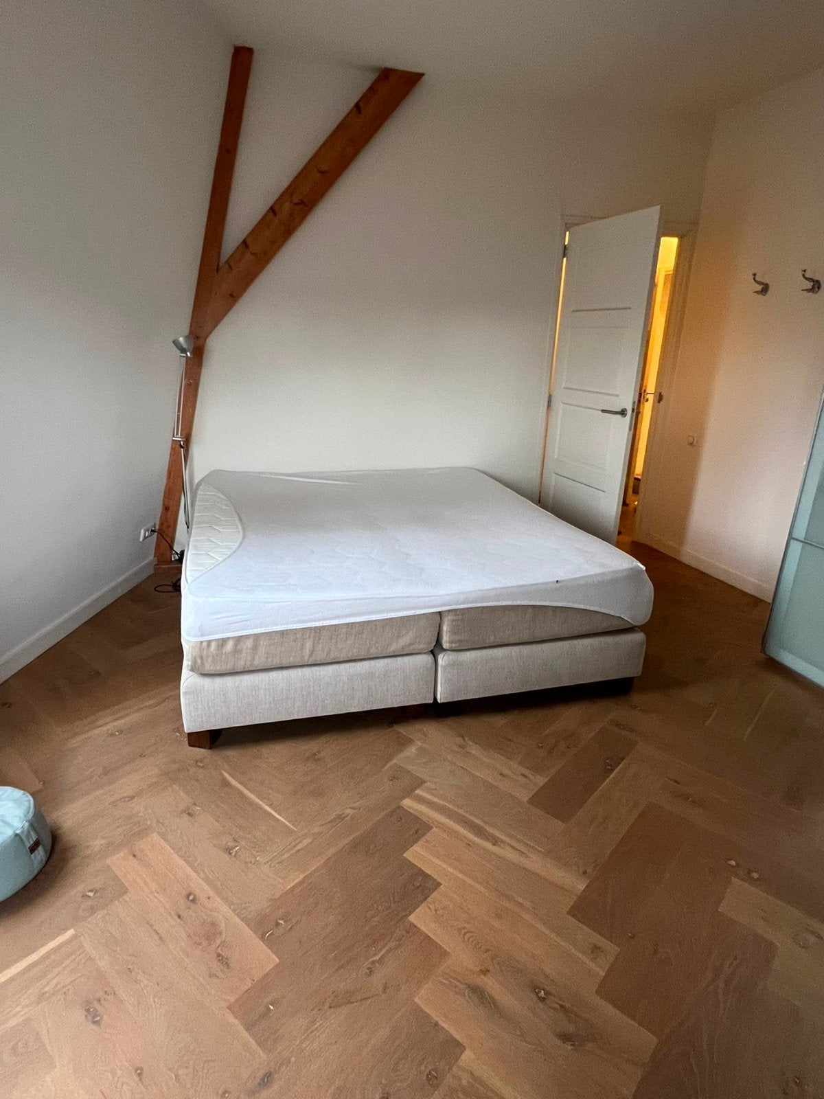 Gratis af te halen! Tweepersoonsbed met matras, Huis en Inrichting, Slaapkamer | Bedden, Ophalen, Gebruikt, Beige, Tweepersoons