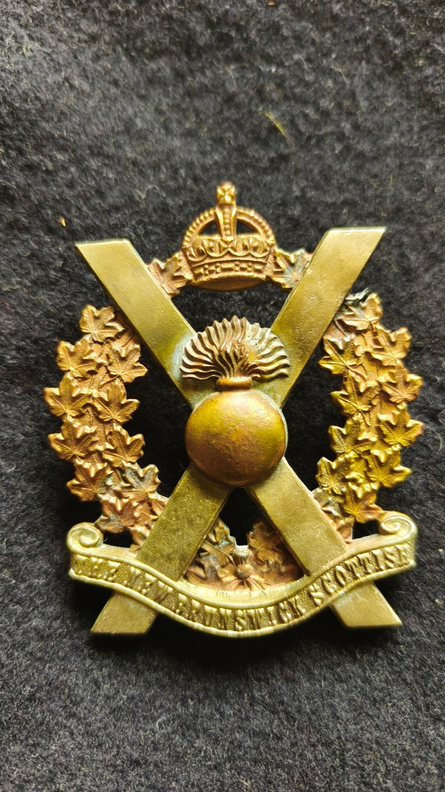 Originele Canadese capbadge The New Brunswick Scottish Regt., Ophalen of Verzenden, Landmacht, Engeland, Embleem of Badge