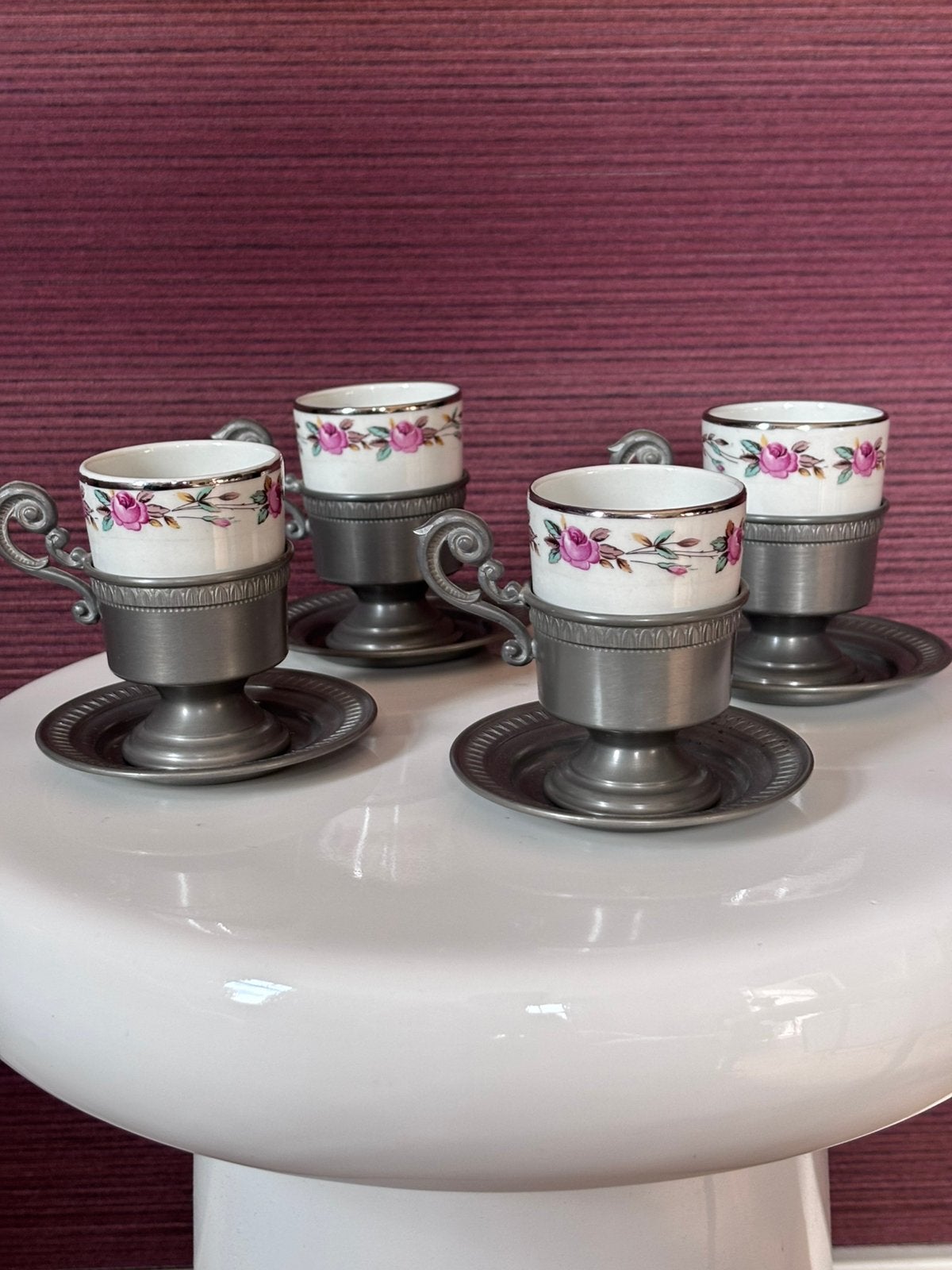 Antieke kopjes porselein en tin, oud servies, Ophalen of Verzenden