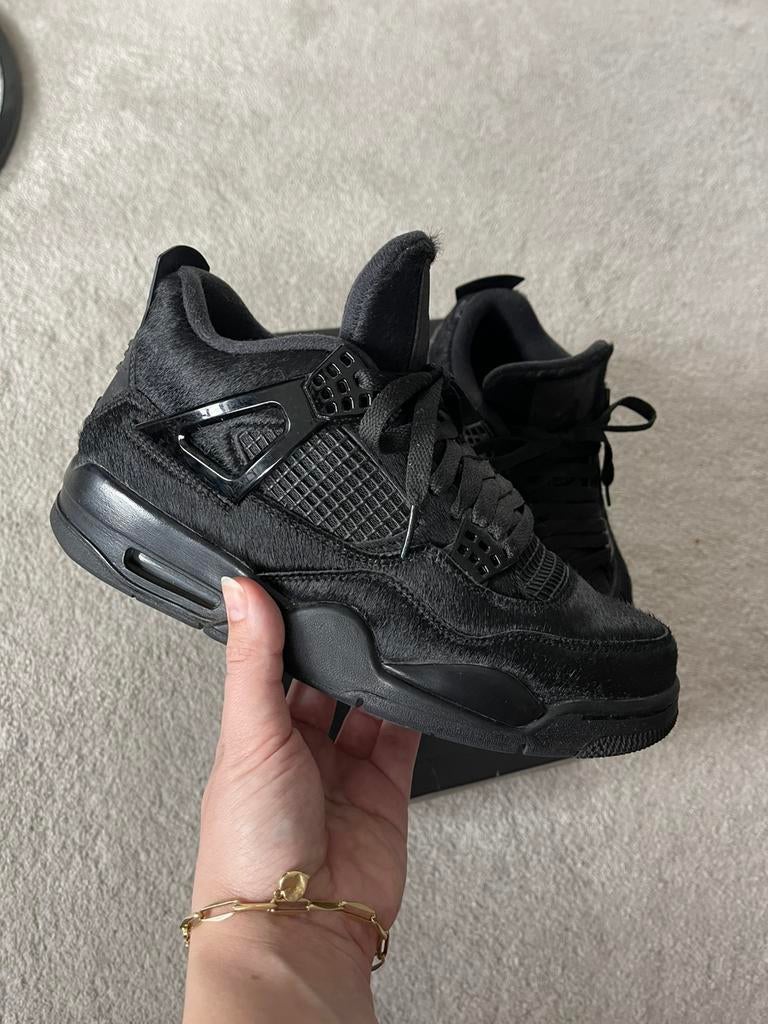 Jordan Retro 4 x Olivia Kim "Pony Hair" sneakers, Ophalen of Verzenden, Zo goed als nieuw, Zwart, Sneakers of Gympen