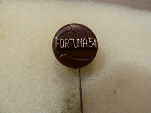 Vintage Fortuna '54 speldje, Verzamelen, Speldjes, Pins en Buttons, Ophalen of Verzenden, Gebruikt, Overige onderwerpen, Speldje of Pin