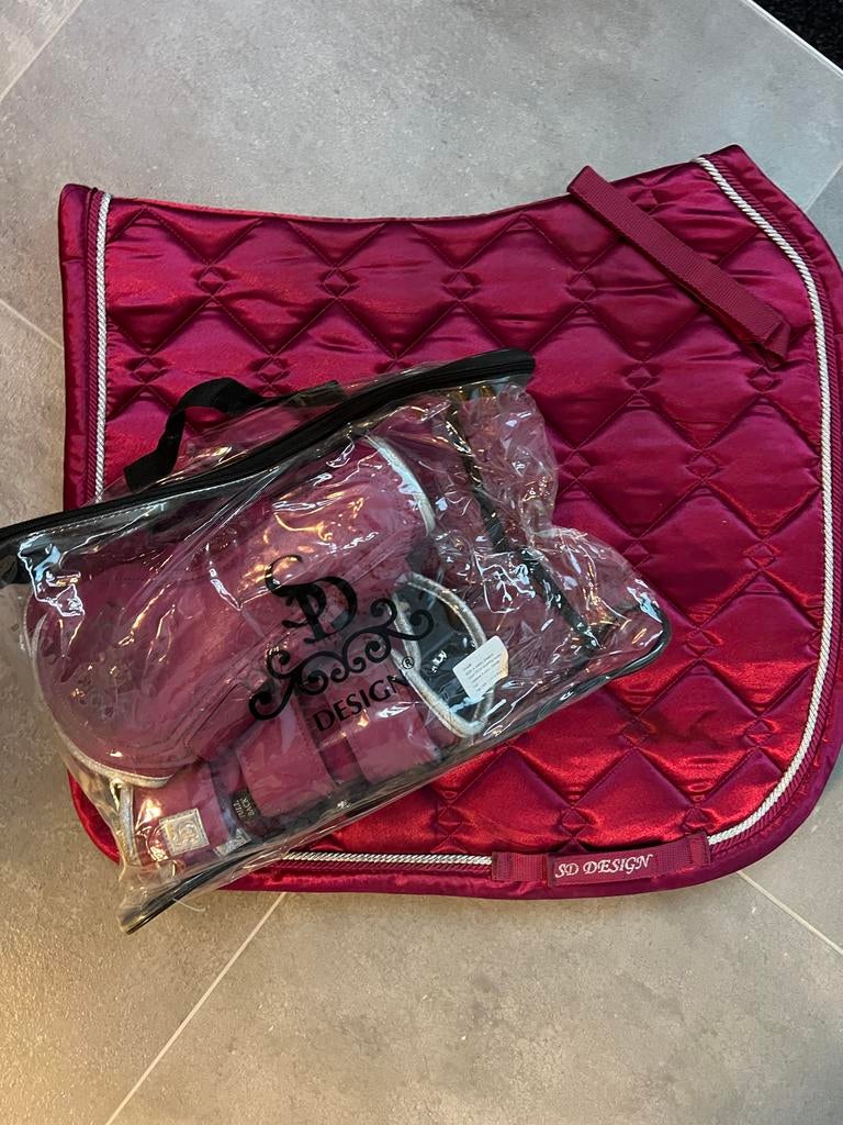 Set SD design full dressuur Cherise, Dieren en Toebehoren, Paarden en Pony's | Dekens en Dekjes, Full (L), Gebruikt, Dressuurdekje
